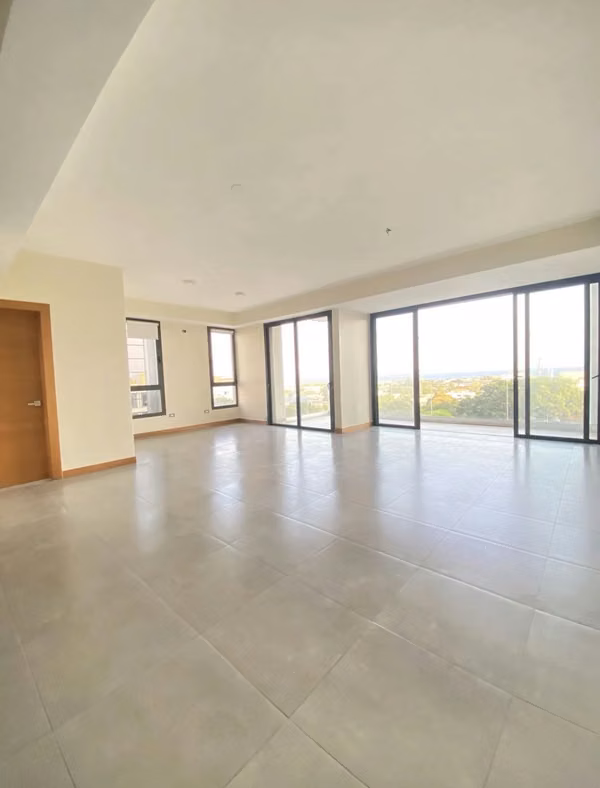 Apartamento en venta en Bella Vista Frente al Mirador con Vista al Mar