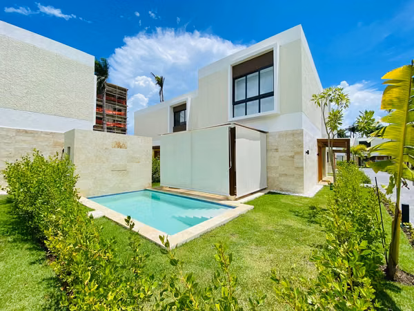 Hermosa Villa de Playa con 2 Habitaciones y Piscina de Venta en Green One Playa Dorada!