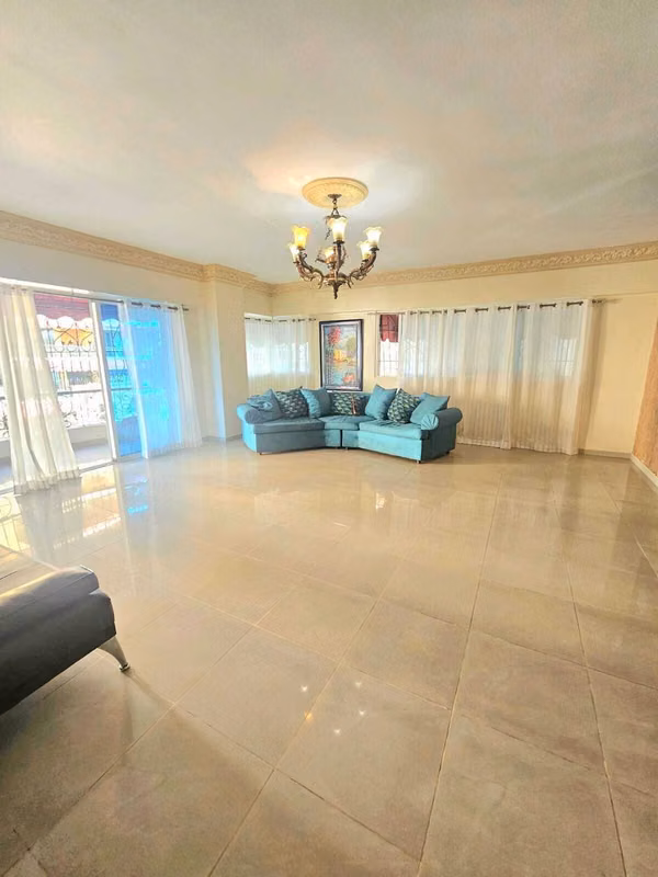 Apartamento en venta en Evaristo Morales de 3 habitaciones