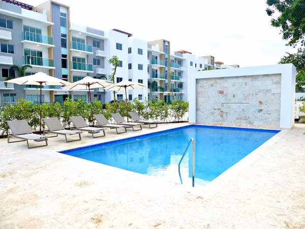 Apartamentos Nuevos con 3 Habitaciones, Piscina y 2 Parqueos de Venta próximo a Los Laureles!