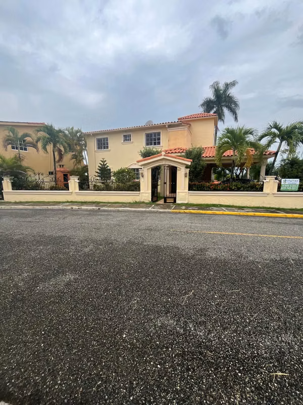 Casa en venta en Arroyo Manzano, Santo Domingo, Distrito Nacional.