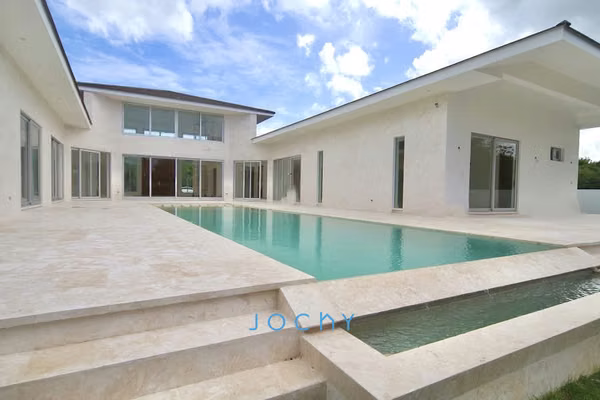 Jochy Real Estate vende, villa en Casa de Campo, La Romana, R.D