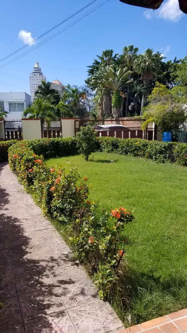 Terreno en Venta en Exclusivo sector de Los Cacicazgos de 1,100 metros