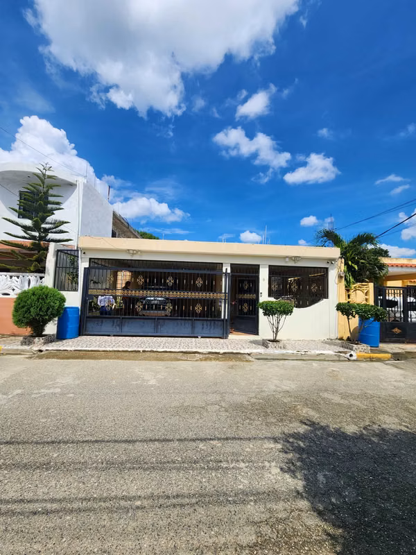 Casa en venta en residencial en Hato Nuevo, Manoguayabo
