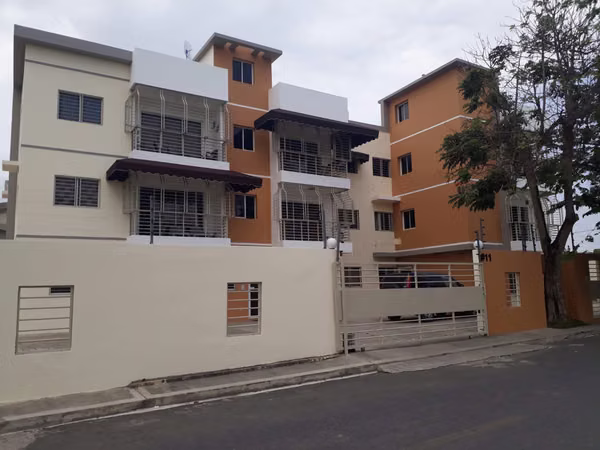 Apartamento de 3 dormitorios ubicado en la Jacobo Majluta, Villa Mella.