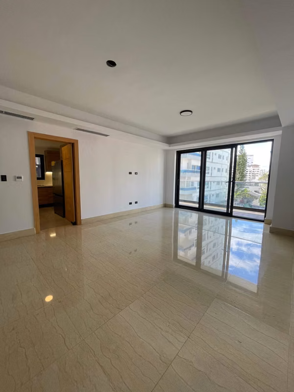 Apartamento de 3 Hab. mas estudio en Naco en Venta