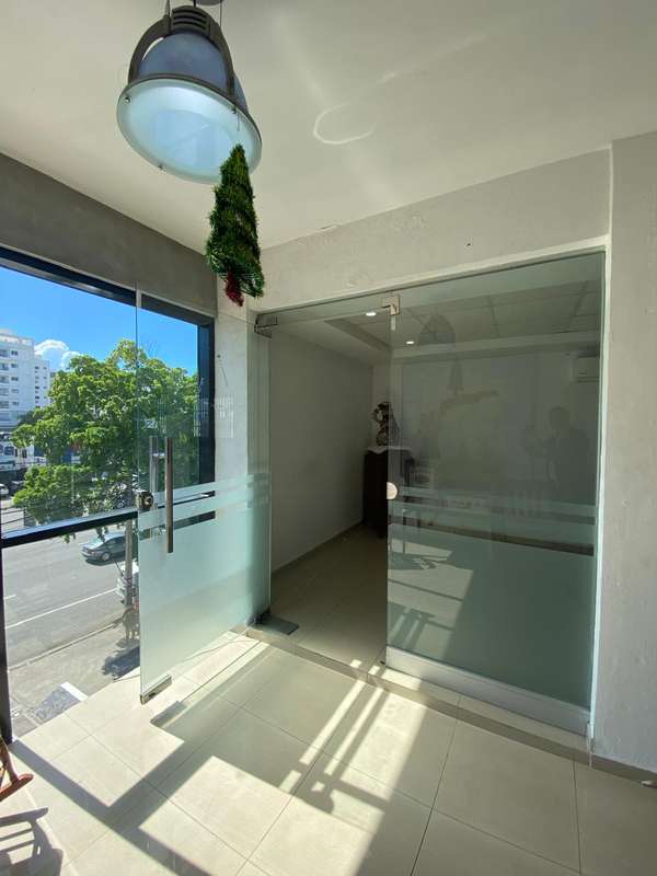Local Comercial en Renta Av 27 de febrero Santo Domingo