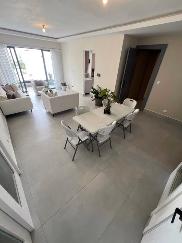 Apartamento en Venta en Evaristo Morales con 3 habitaciones + Estudio