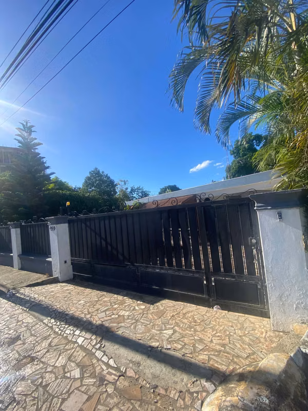 Se vende casa para negocio o local comercial en Santiago