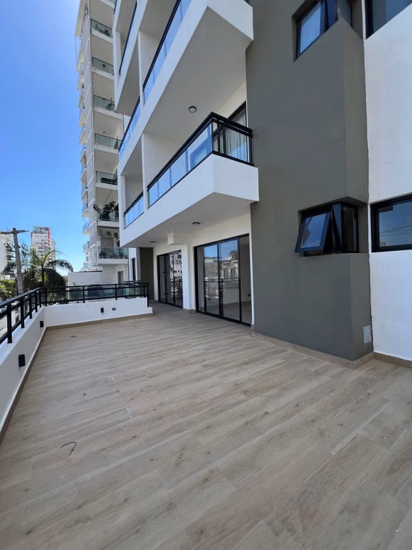 Apartamento Nuevo en Alquiler con Linea Blanca en Renacimiento, D.N.