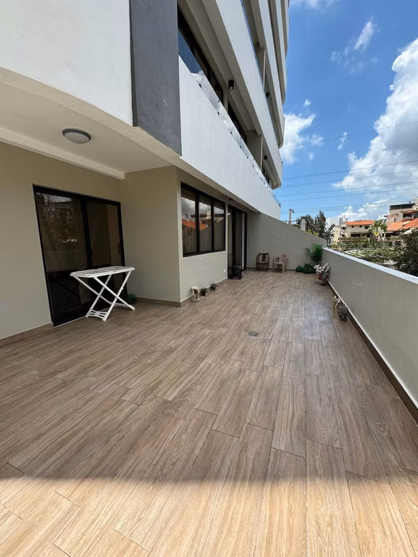APARTAMENTO CON AMPLIA TERRAZA EN BELLA VISTA,PRECIO REBAJADO