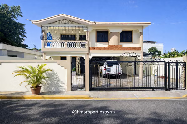 Sale of Spacious 2-level House in Miramar - Av. Independence