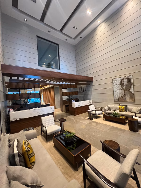 Apartamento Amueblado en Piantini, ubicado en piso alto con espectacular vista despejada.