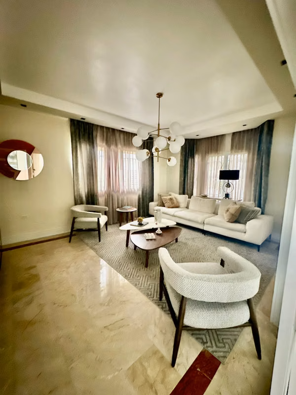 Casa en venta amueblada en el Sector de Arroyo Hondo de 5 Habitaciones