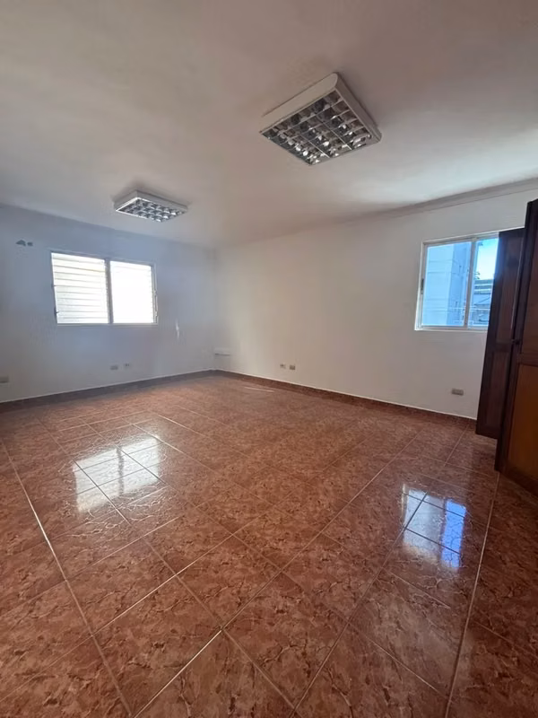 Alquilo Local Para Oficina De 150mts2 Ubicado En El 3er Nivel En Piantini