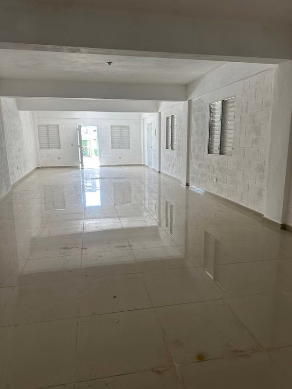 Industrial ship for rent in San Cristóbal
