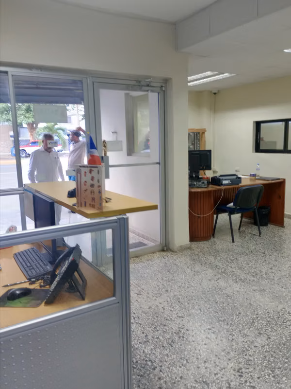 ALQUILO LOCAL COMERCIAL CON NAVE Y ALMACEN