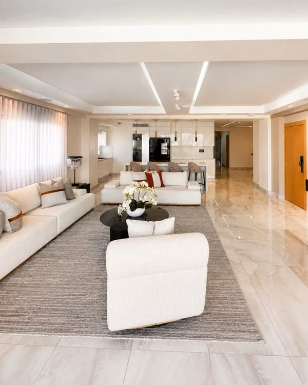 4 ROOMS IN REAL ESTATE