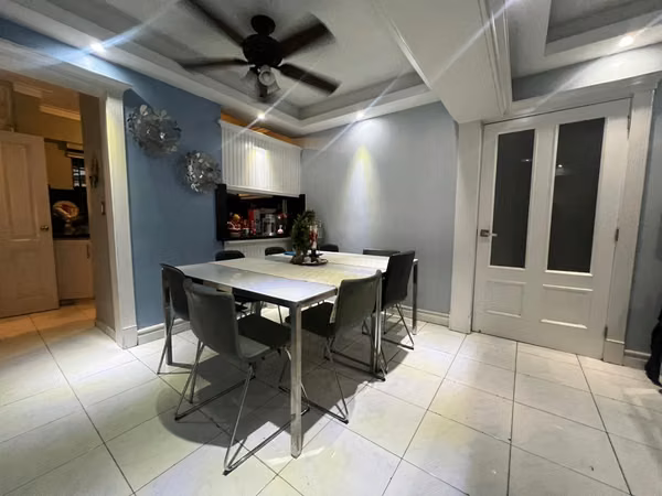 Selling beautiful Classic Apartment, 3 Rooms, 2 Parks, Villa Marina, D.N.