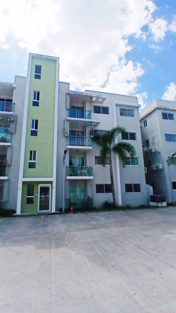 Tu próximo hogar en Llanos de Gurabo: Con piscina y excelente ubicación (AJP-215)