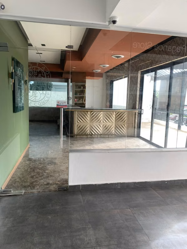 Local en Alquiler con Terraza Privada en La Castellana