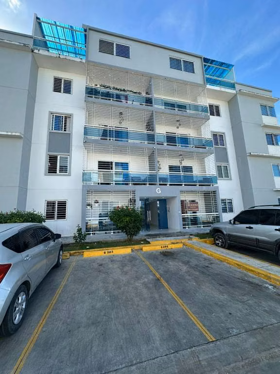 PRIMER NIVEL EN ALQUILER – AUTOP. SAN ISIDRO | RES. CAYENAS