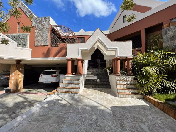 Casa de TRES niveles en Venta en Los Ríos Santo Domingo