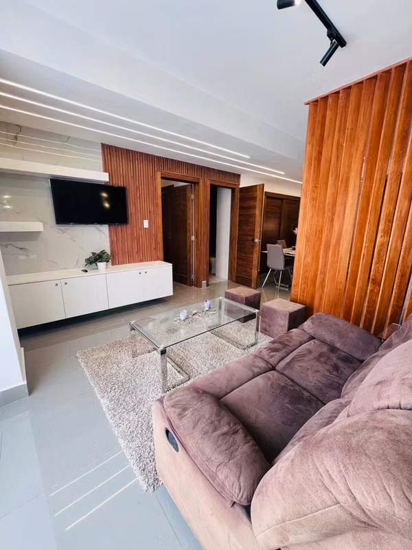 Apartamento Amueblado en Evaristo Morales | 1 Hab. | Piso Alto |