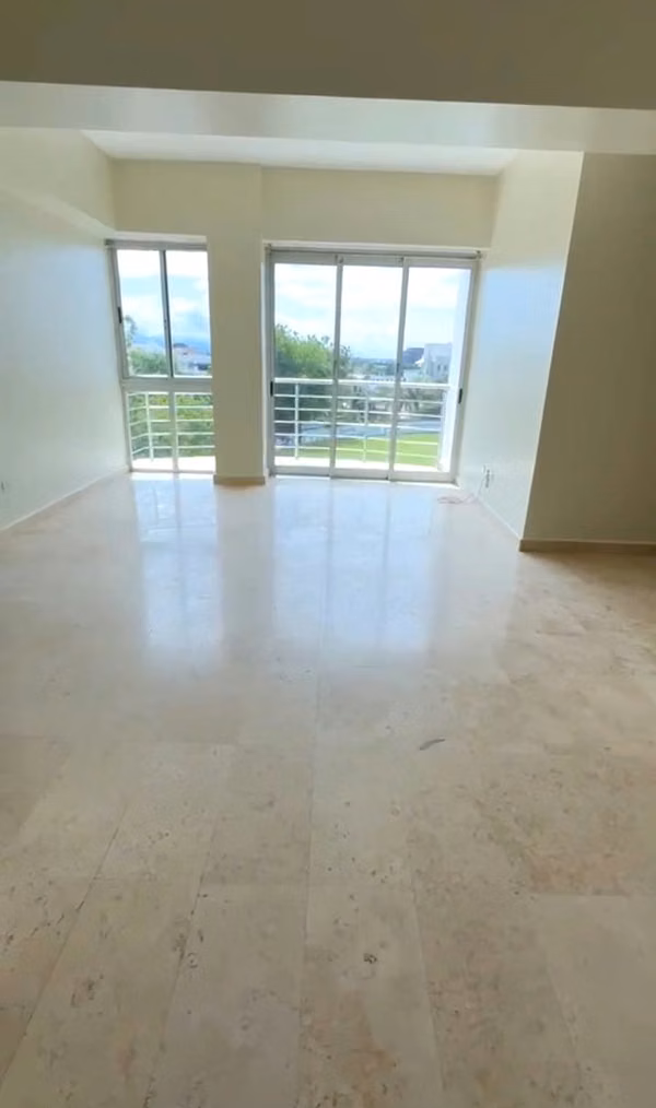 3 Bedroom Apartment for rent in La Esmeralda elevator and full power supply