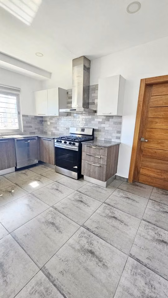 Spacious apartment for rent, with white line, in Esenche Naco
