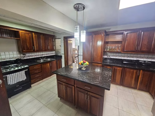 House for sale on 2 levels, in Los Jardines del Sur