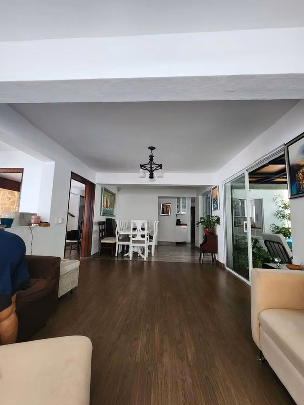 Casa en venta en residencial cerrado – Av. Independencia, km 10.5