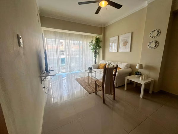 Alquiler Apartamento de 2 Habitaciones Amueblado en Gazcue.
