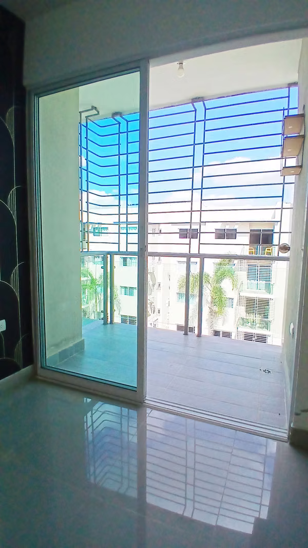 Vive con Confort y Seguridad: Exclusivo Apto. 4to Nivel en Res. Breezes [AJP-215]
