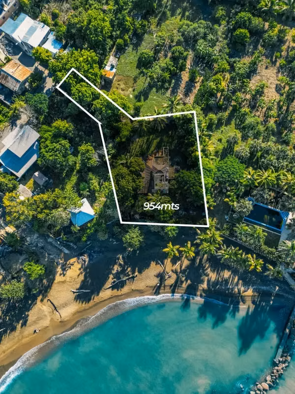 Terreno en venta frente a la marina de casa de campo, playa Boca de Chavon