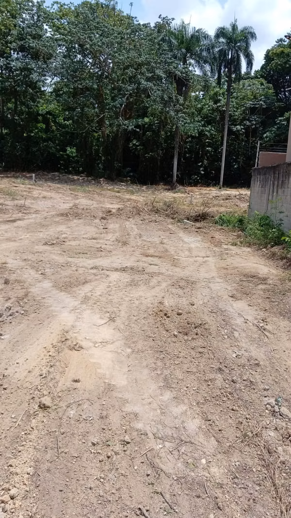 Solar Residencial de 200m2 en la Avenida República de Colombia