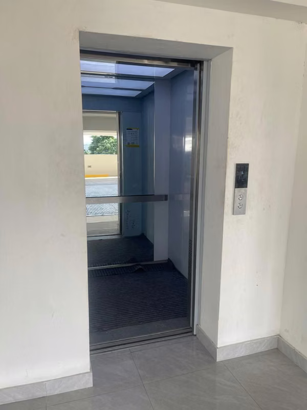 Semi-new apartment in Mirador del Oeste