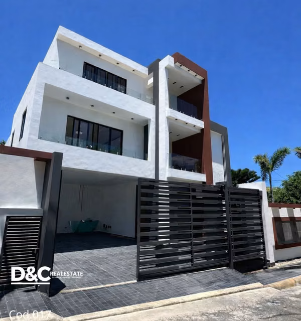 CASA EN VENTA DE DOS NIVELES EN PUERTO PLATA