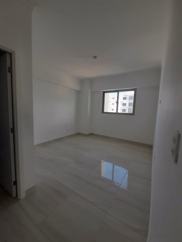 Alquilo Apartamento Evaristo Morales, 2 Habitaciones, 2 Parqueos, Piscina, Gym