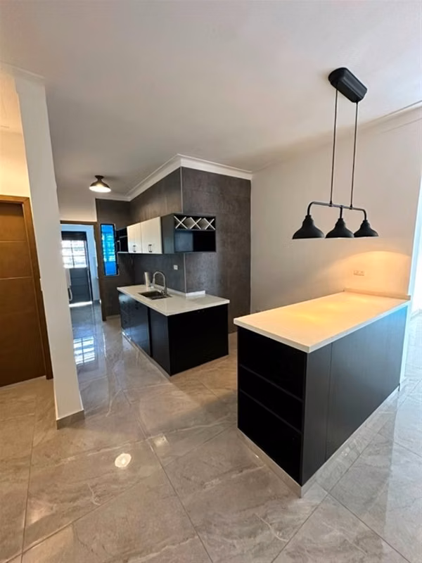 Excelente Apartamento, 2 Habitaciones, 2 Parqueos, Paraíso, Piscina, Gym
