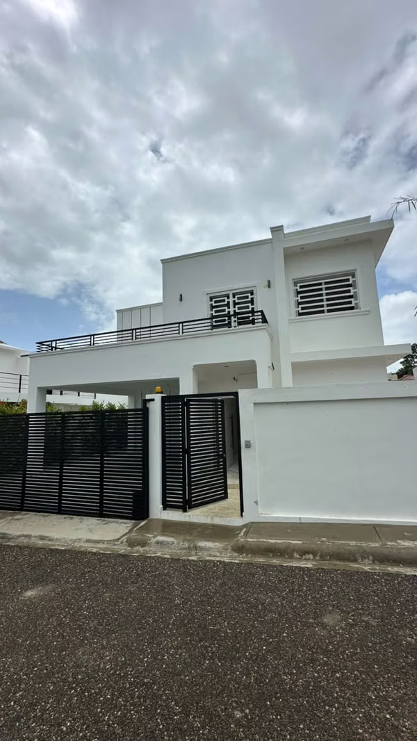 CASA EN RENTA DE DOS NIVELES EN PUERTO PLATA