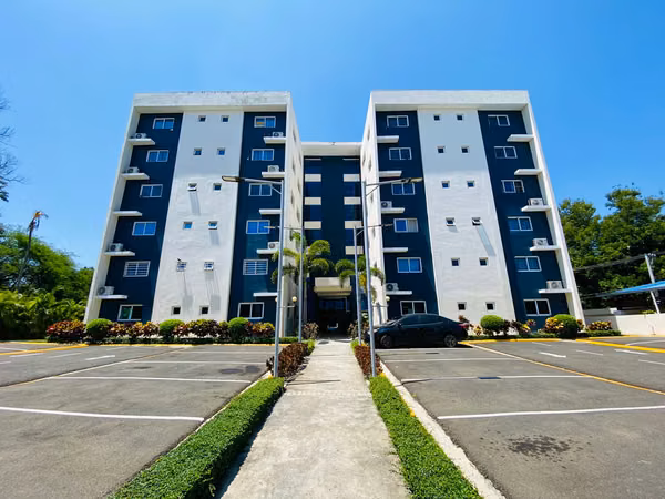 Estupendo Apartamento con 3 Habitaciones, Piscina y 2 Parqueos de Venta en El Embrujo I!