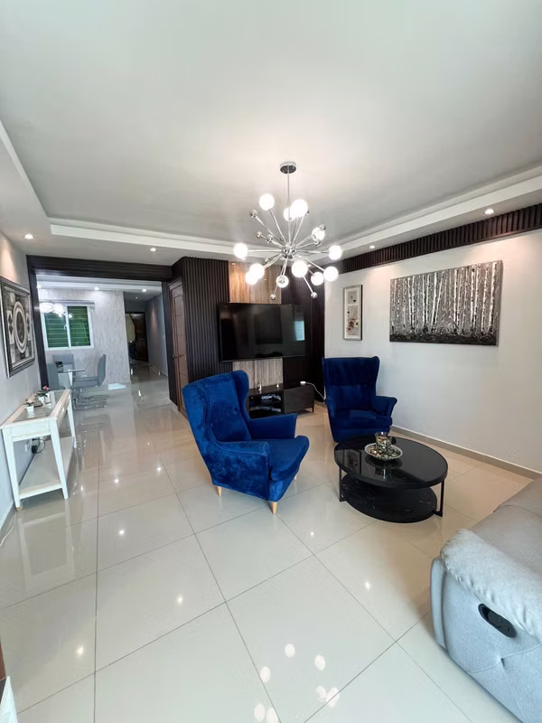 Amplio Apartamento piso alto de 3 habitaciones en Alma Rosa 1era