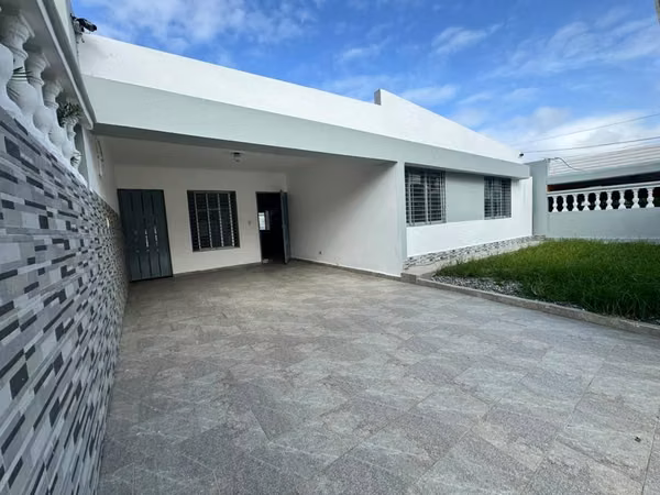 Hermosa casa en venta de 3 habitaciones en Colinas del Seminario.