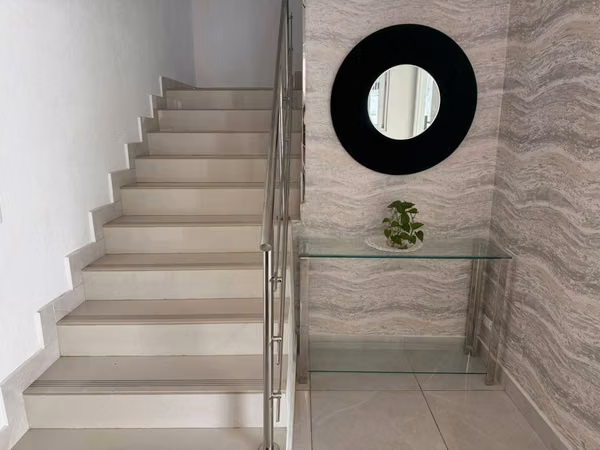 Apartamento en venta con amplia terraza .