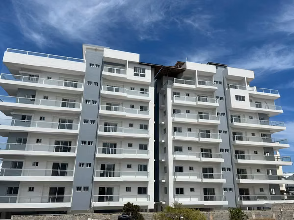Apartamento Segundo Nivel tres habitaciones en Ens. Ozama