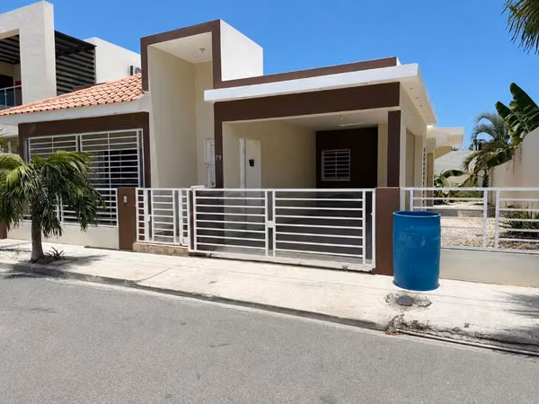 Casa en Venta con Jacuzzy En el Residencial Estrella Marina, La Romana