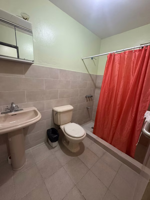 VENDO CASA EN LOS RESTAURADORES