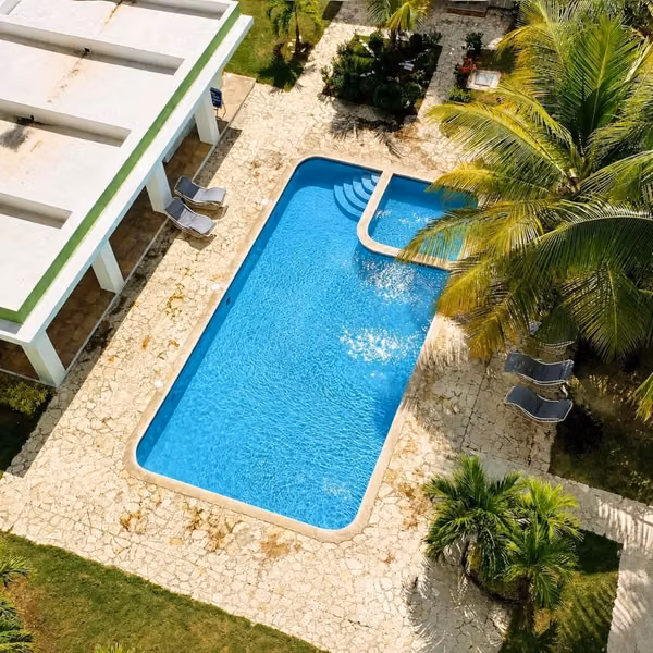 US$1,500 | Oceanfront Apartment on Avenida España | Pool + 3 Bedroo