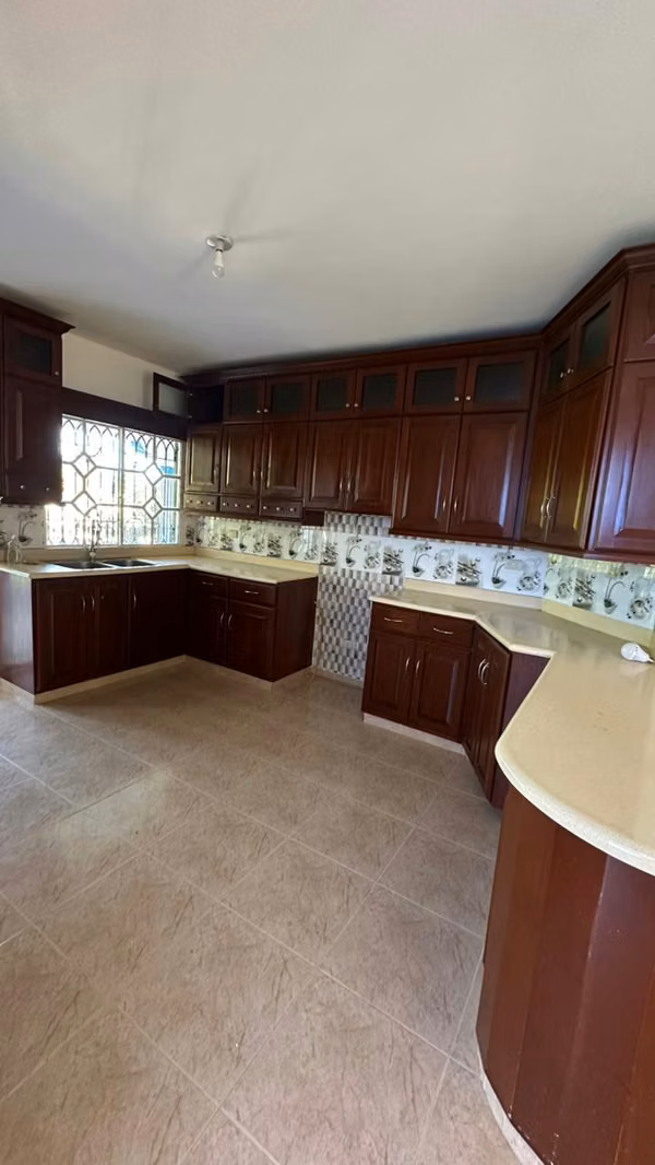 HOUSE IN RELEVEL ON 2nd LEVEL IN PEACE PLATA